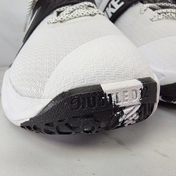 Nike Team‎ Hustle D12 Basketball Shoes White Black Athletic Sneakers New SZ 7Y